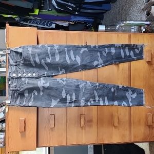 EUC Kut from the Kloth: Connie High-rise Ankle Skinny, Black/Gray Camo, Size 2